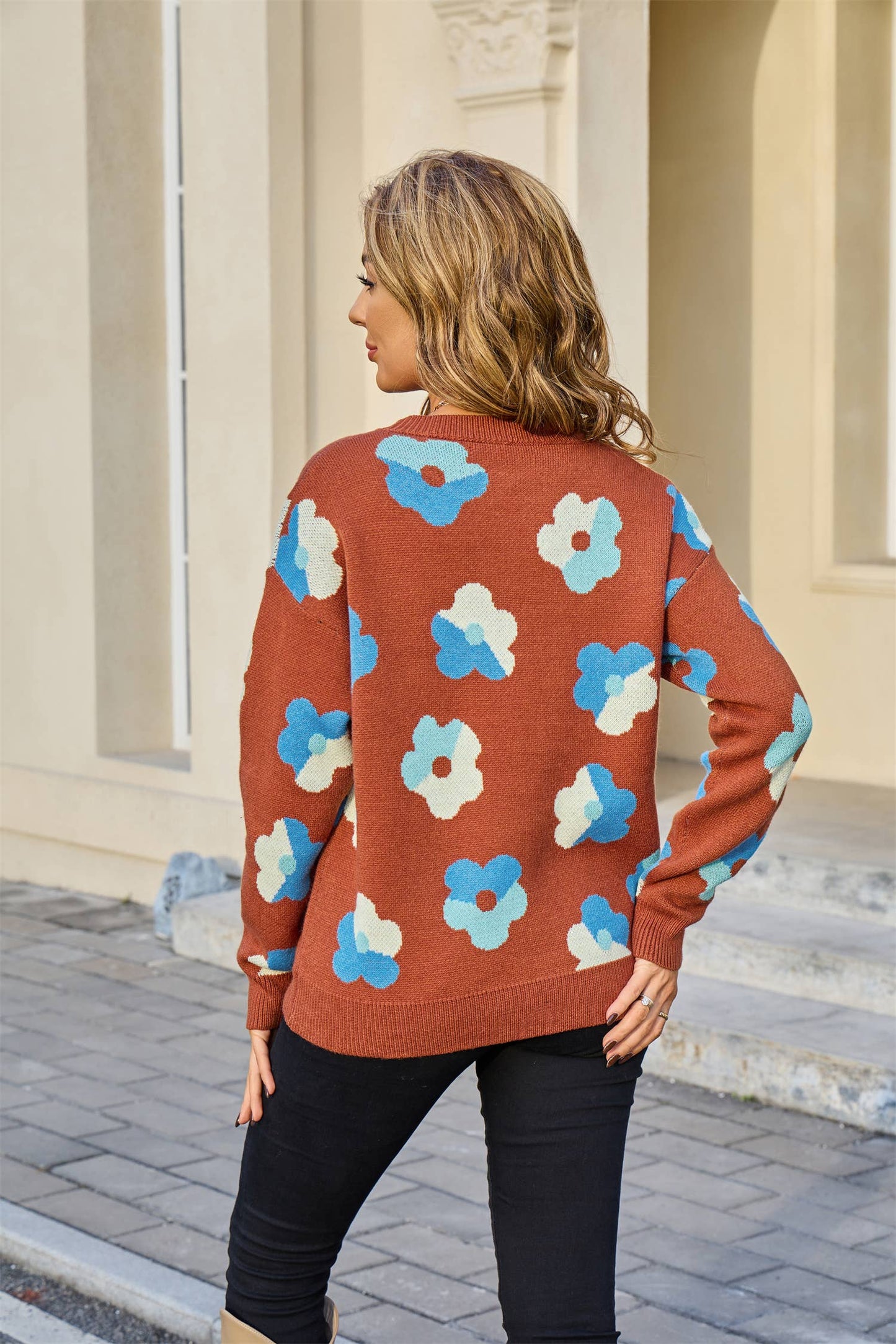 Color-blocked round-neck fashion knitted sweater