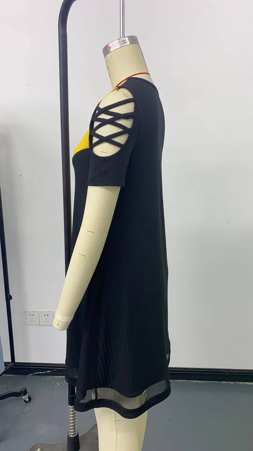 Color matching hollow mesh stitching dress