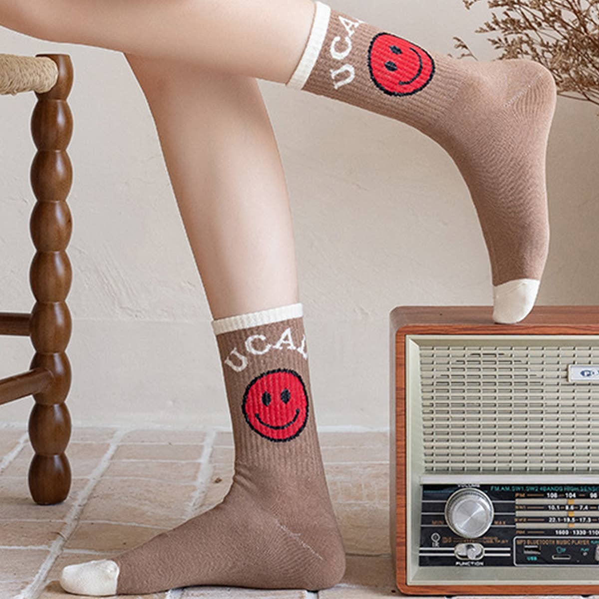 CWMS2518_NEW LADIES CARTOON SMILEY FACE LETTER SOCKS