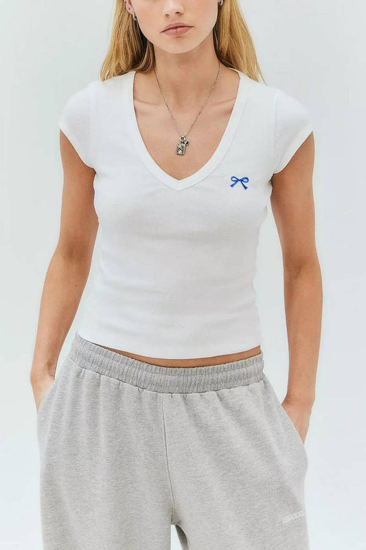 CWTTS1561_EMBROIDERED V-NECK FITTED SOLID COLOR TEE