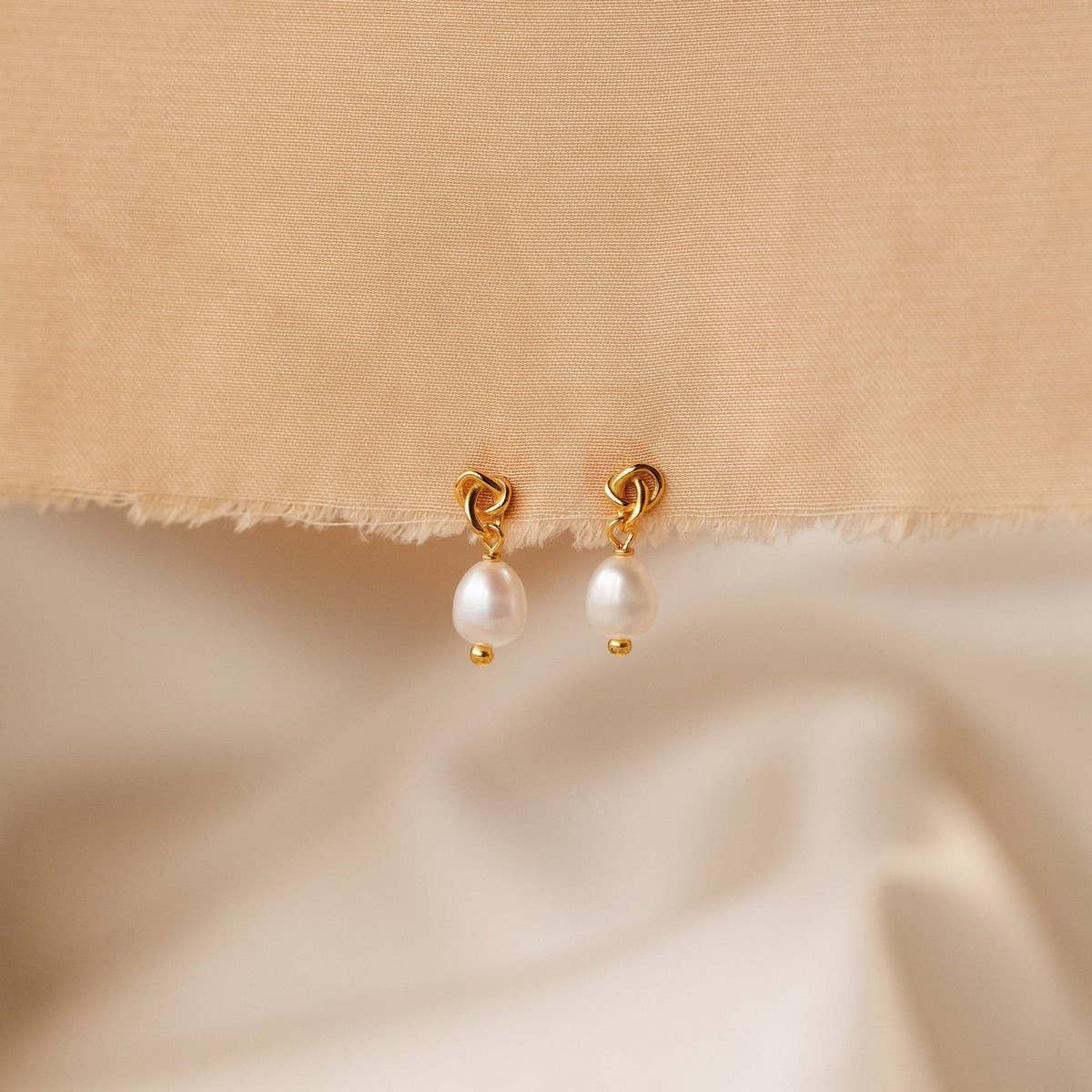 All-match Valentine's Day Pearl Earrings_CWMM5732