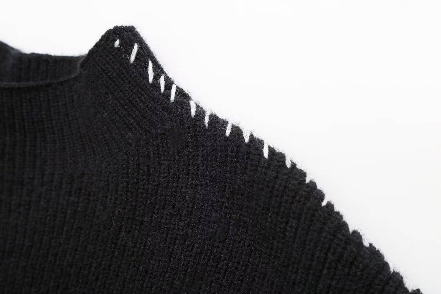 Color-blocking and patchwork round-neck sweater