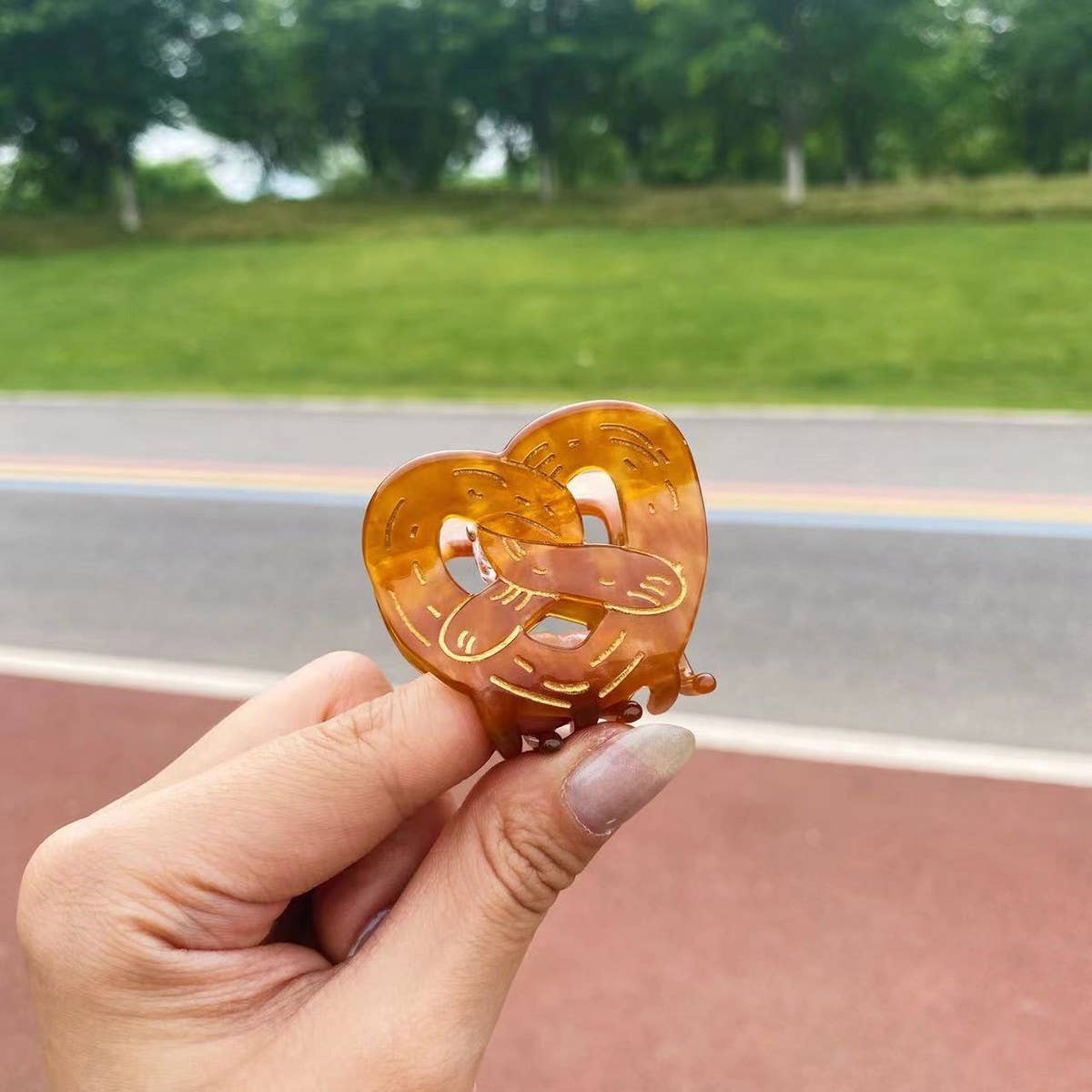 CWAHA4443_SIMPLE AND STYLISH AUSPICIOUS KNOT SHARK CLIP