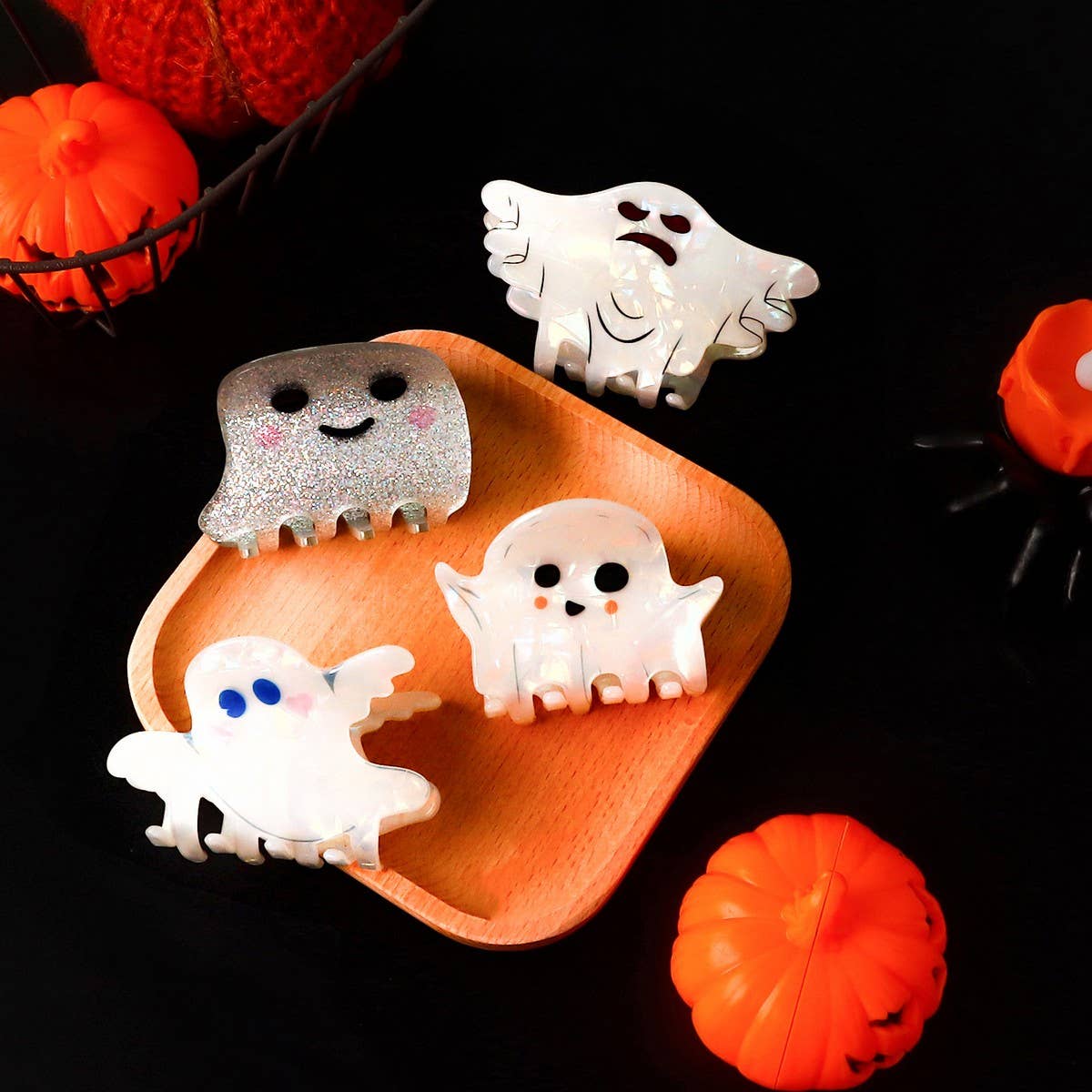 CWAHA1613_HALLOWEEN WHITE GHOST CARTOON EMOJI HAIR CLAW CLIP