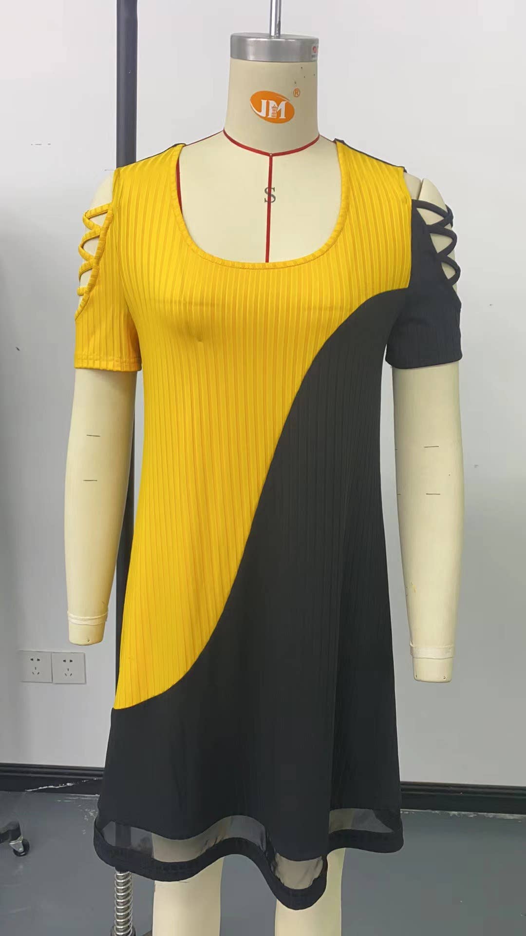 Color matching hollow mesh stitching dress