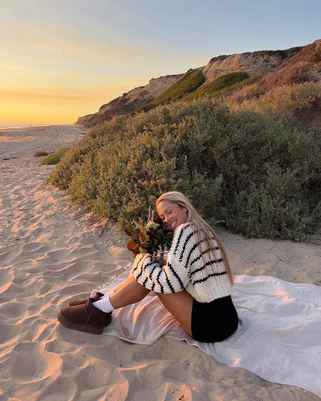 BAGGY PULLOVER WITH CREW NECK AND COLOR STRIPES