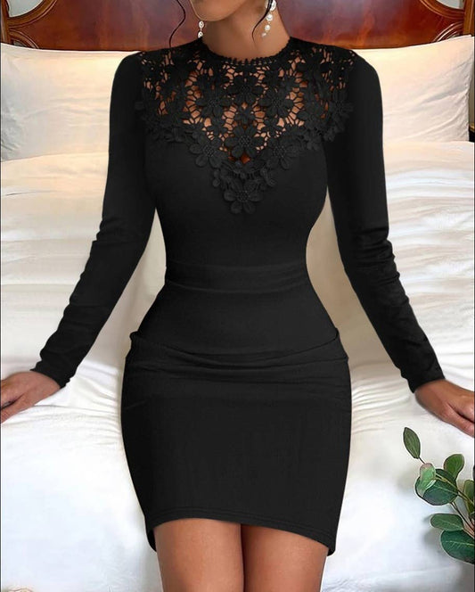 CREW-NECK LACE DRESS WITH HIPS TUCKED IN
