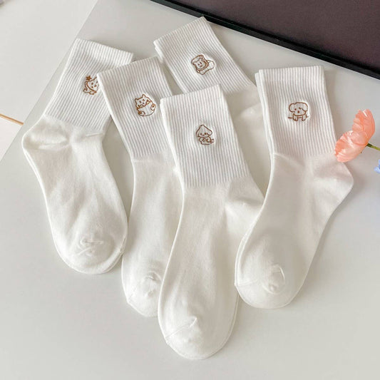CWMS2517_WHITE NEW EMBROIDERED SIMPLE MIDDLE SOCKS