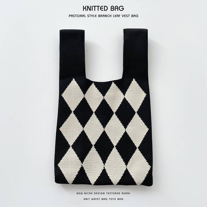 Heart-shaped color-blocked knitted handbag