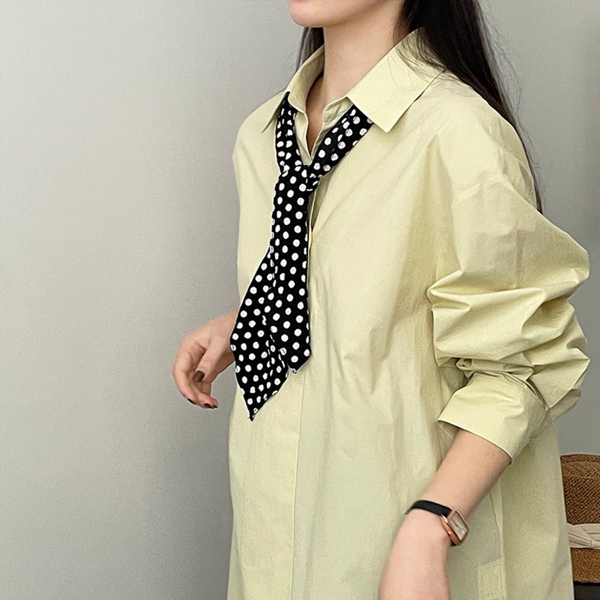 Basic solid color V-neck washed cotton shirt