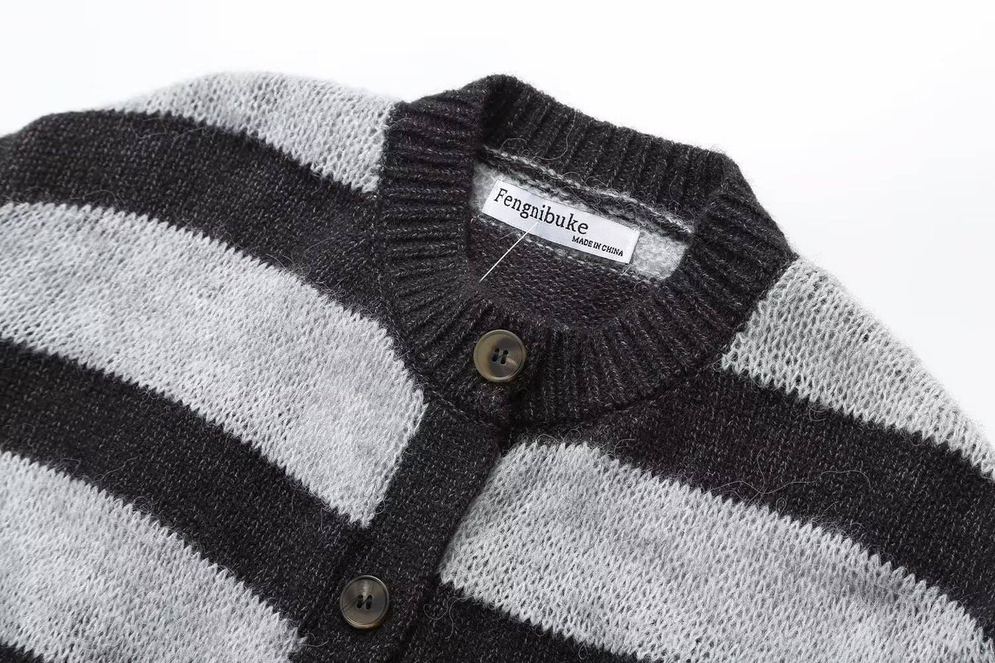 CREW-NECK COLOR-MATCHING SINGLE-BREASTED CARDIGAN