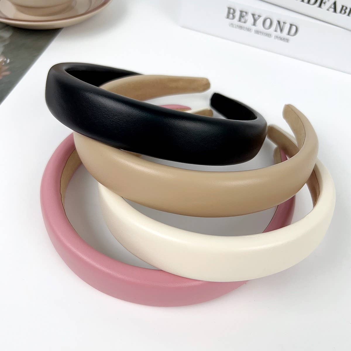 TEXTURED SOLID COLOR WIDE BRIM HIGH TOP HEADBAND