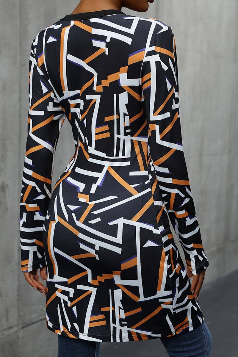 CWTTL1968_SUMMER V-NECK SLIM FIT GEOMETRIC PATTERN SLIT TOP