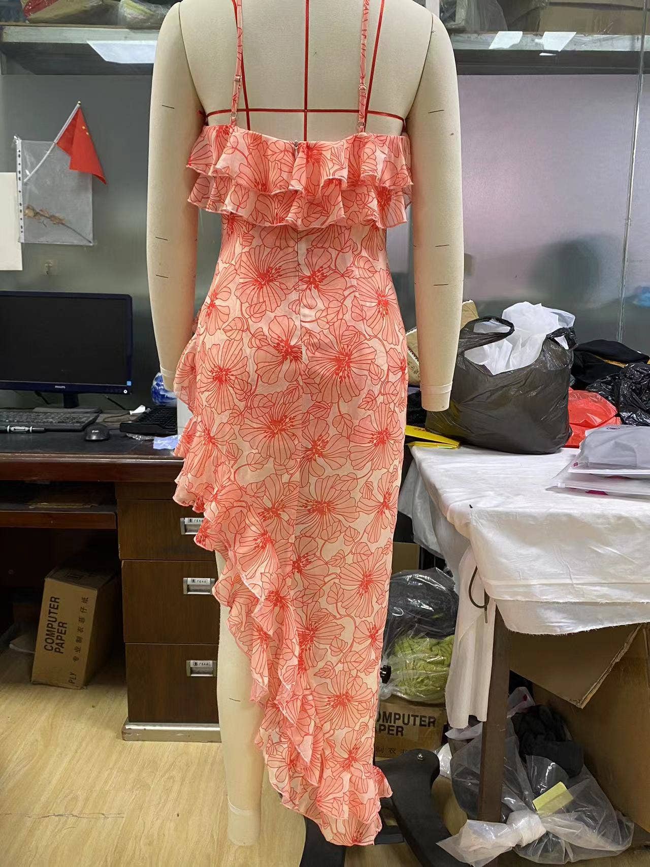 FLORAL DRESS WITH CROSSED WOODEN EARS