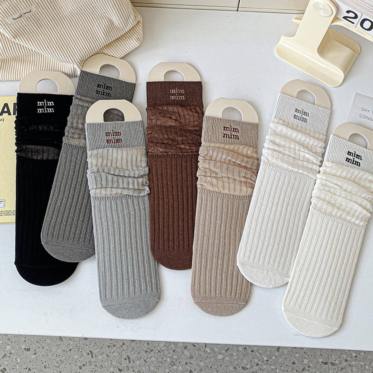 BREATHABLE MESH MID-LENGTH COTTON SOCKS_CWMS0646