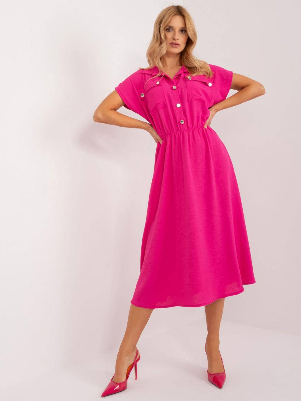 Button-embellished solid color short sleeve dress