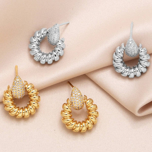 FASHIONABLE ROUND EARRINGS WITH WATER DROPLETS