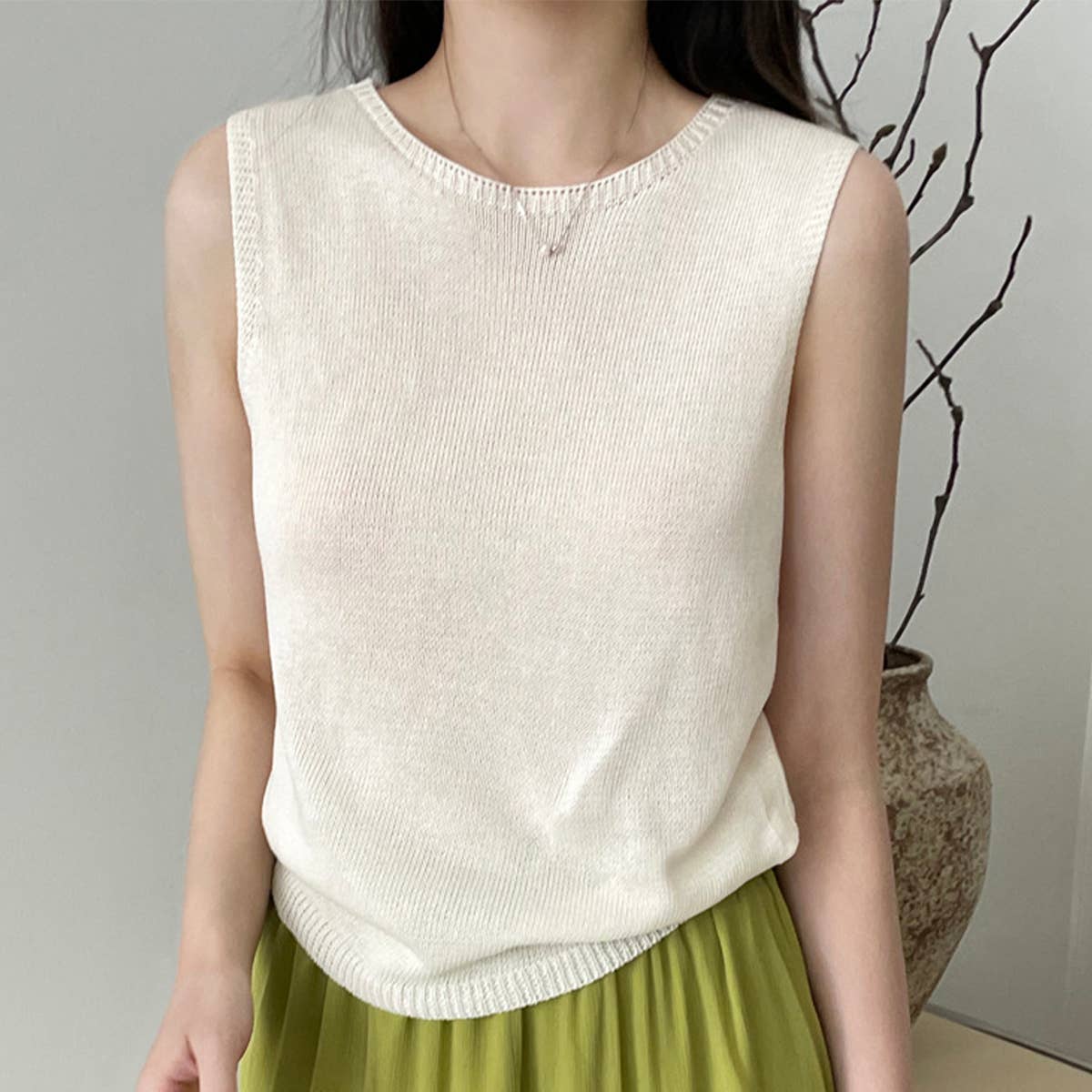 CREW-NECK AGE REDUCTION T-SHIRT SLEEVELESS TOP