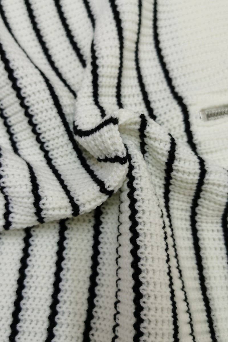 CWOSWL6266_TURTLENECK STRIPED COLORBLOCK ZIP-UP SWEATER