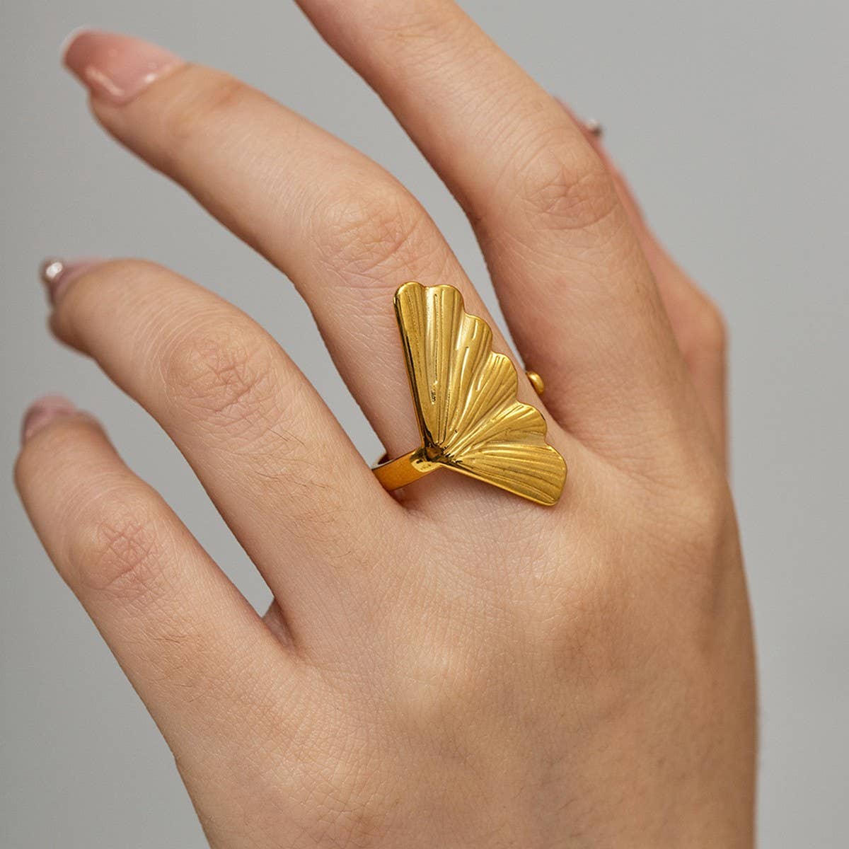 VINTAGE TEXTURED GOLD ENGRAVING OPEN RING