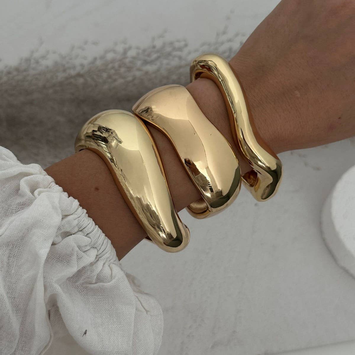 FASHIONABLE DESIGN SPRING BRACELET FOR WOMEN