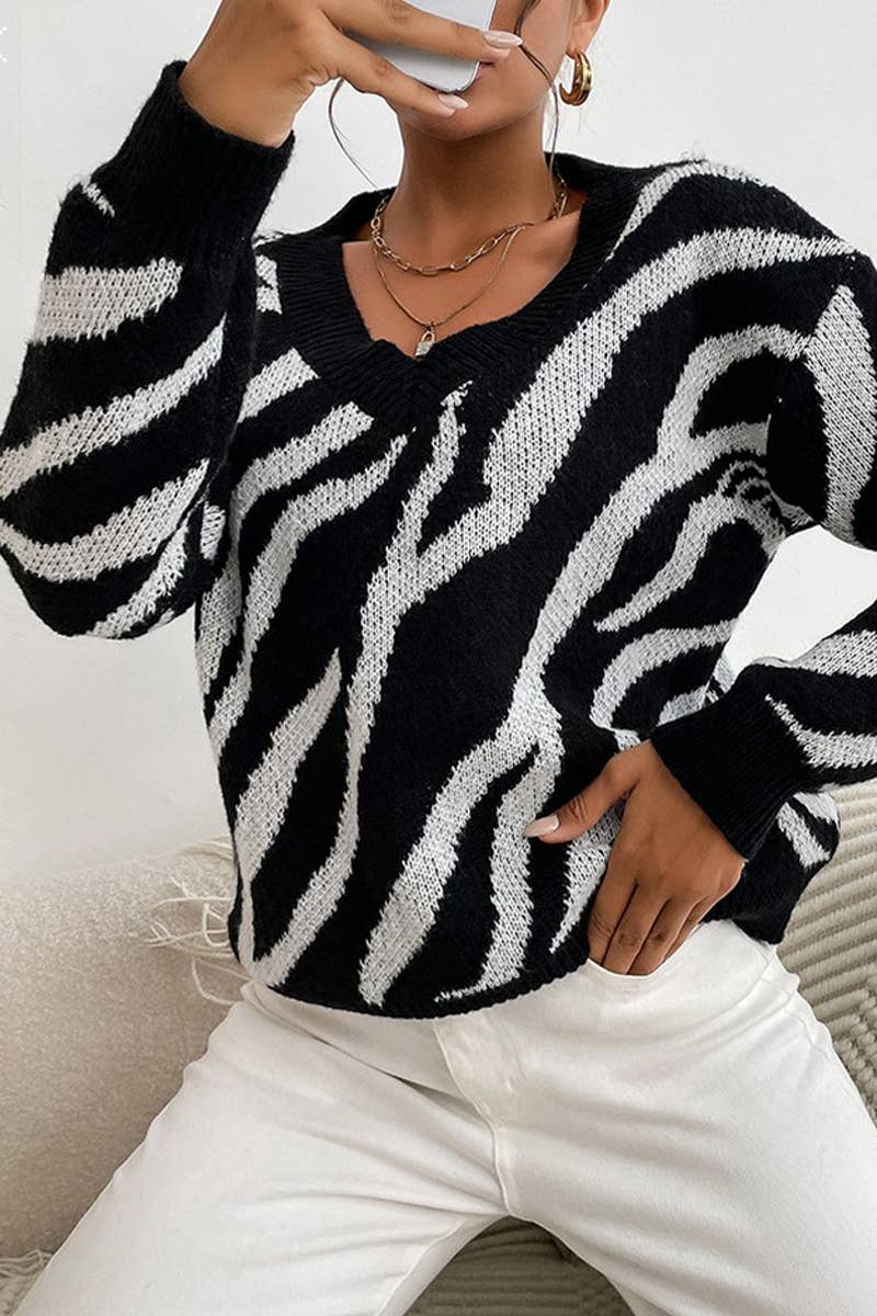 CWTSTL2721_AUTUMN BASE V-NECK BLACK ZEBRA PATTERN SWEATER