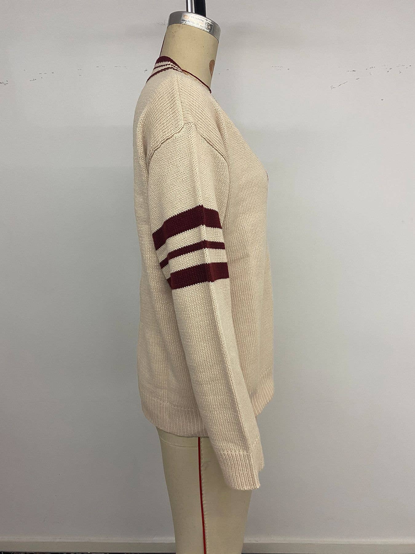 College wind long-sleeved striped v-neck sweater