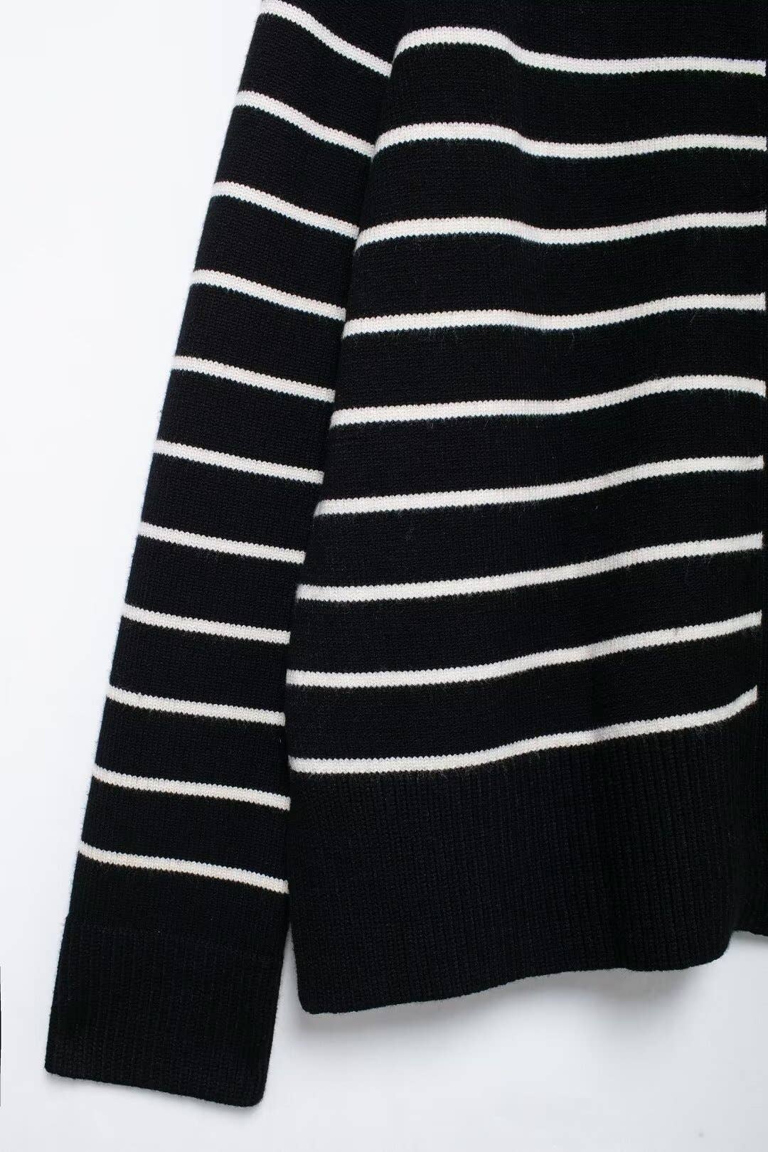 CONTRASTING SINGLE BREASTED CREW-NECK CARDIGAN