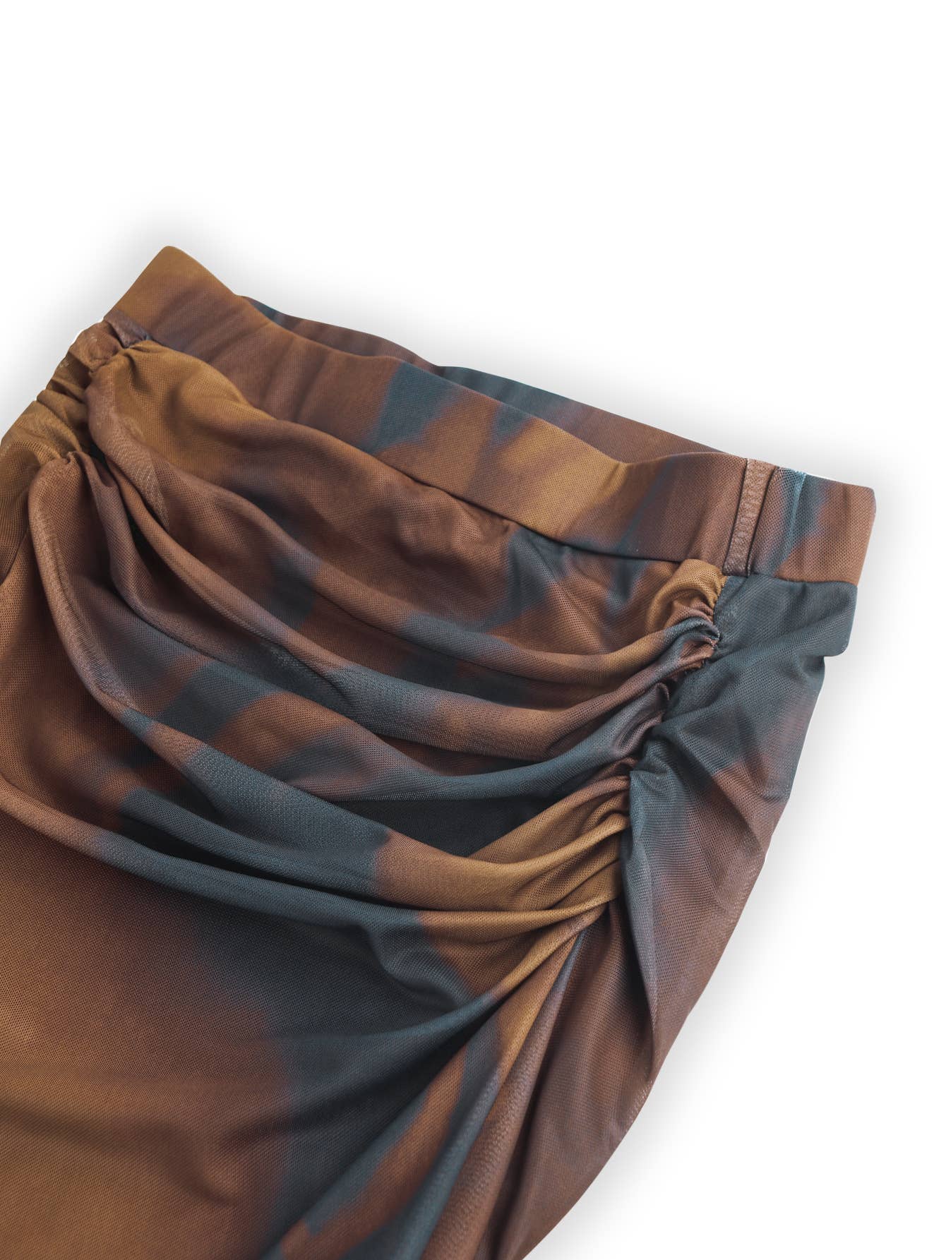 Elegant and fashionable mesh gradient skirt