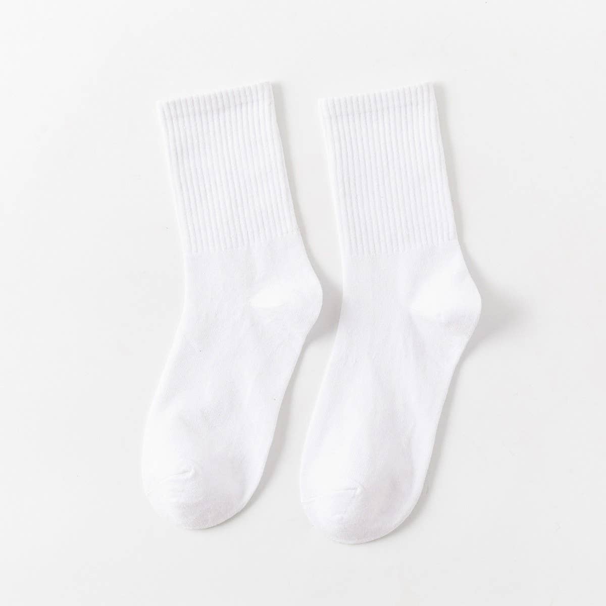 VERSATILE SOLID COLOR CASUAL MID-CALF SOCKS