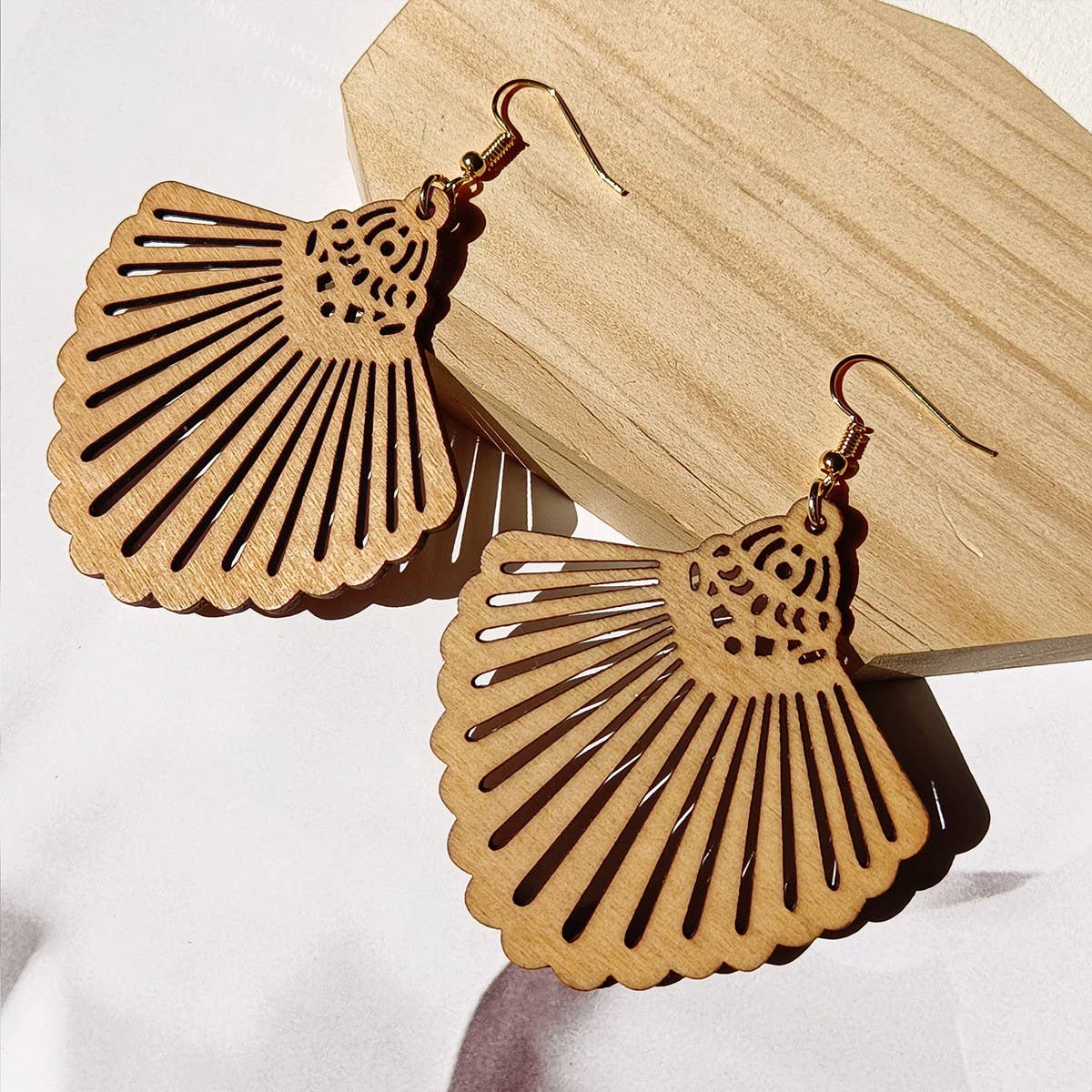 SIMPLE AND FASHIONABLE HOLLOW WATER DROP EARRINGS