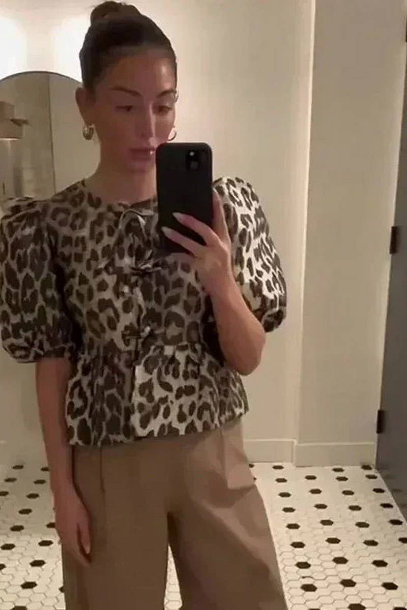 CWTBLL00717_SOLID COLOR PUFF SLEEVE PRINT LACE-UP SHIRT