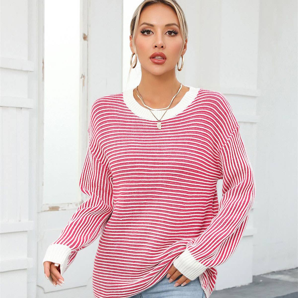 Color-matching crew neck pullover sweater