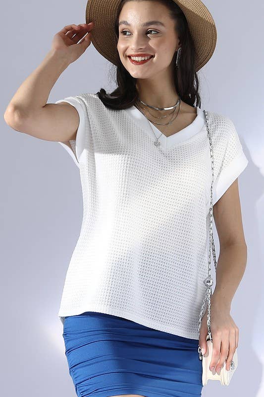 CWTTS694_V NECK SHORT SLEEVE WAFFLE KNIT TOP