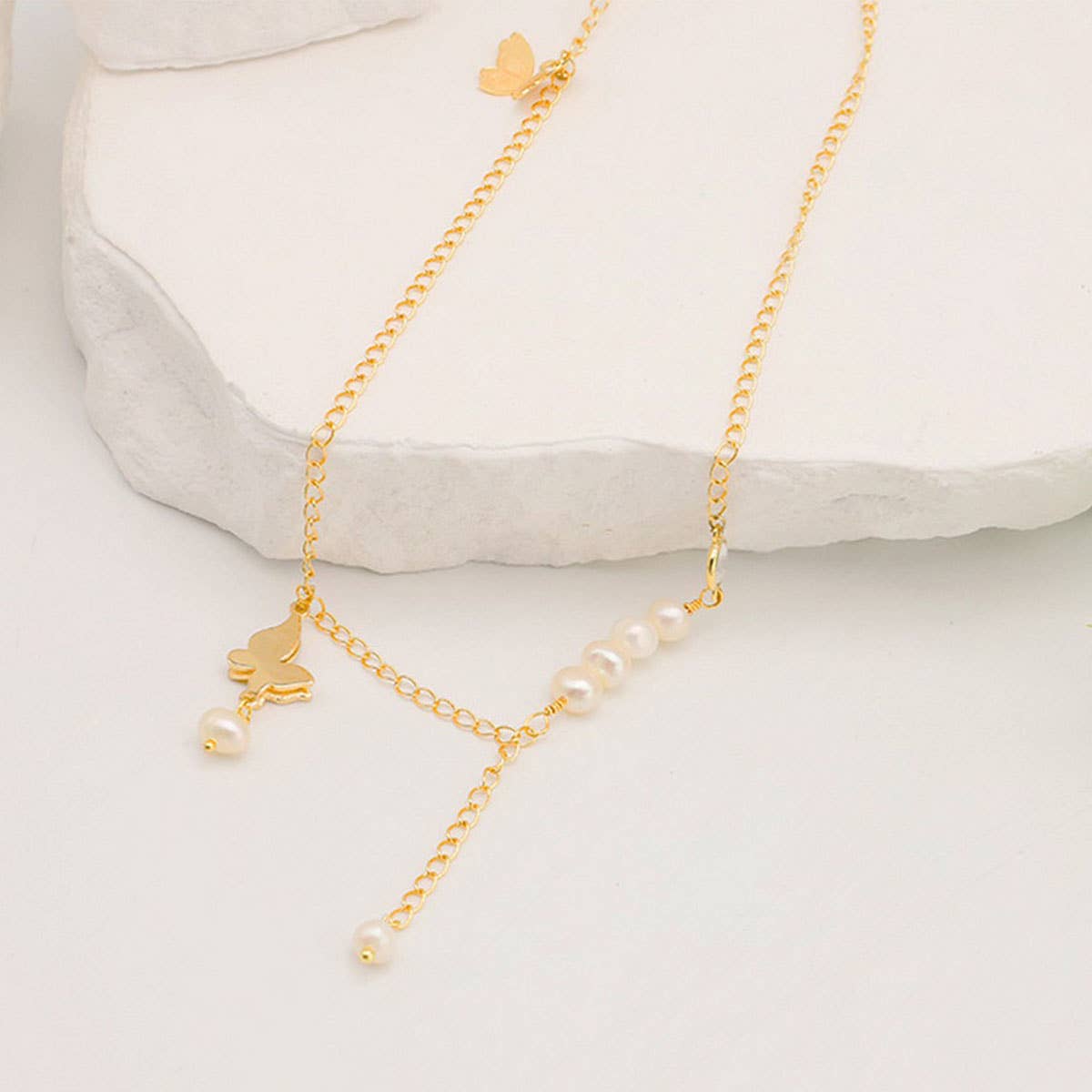 VERSATILE BUTTERFLY FRESHWATER PEARL NECKLACE