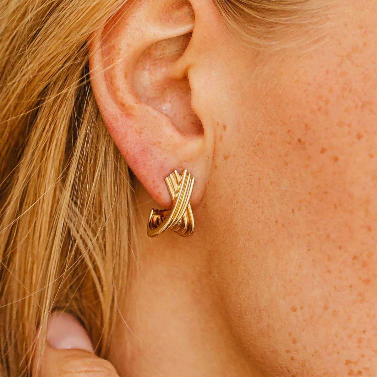 TEMPERAMENTAL SIMPLE LINES X-SHAPED EARRINGS