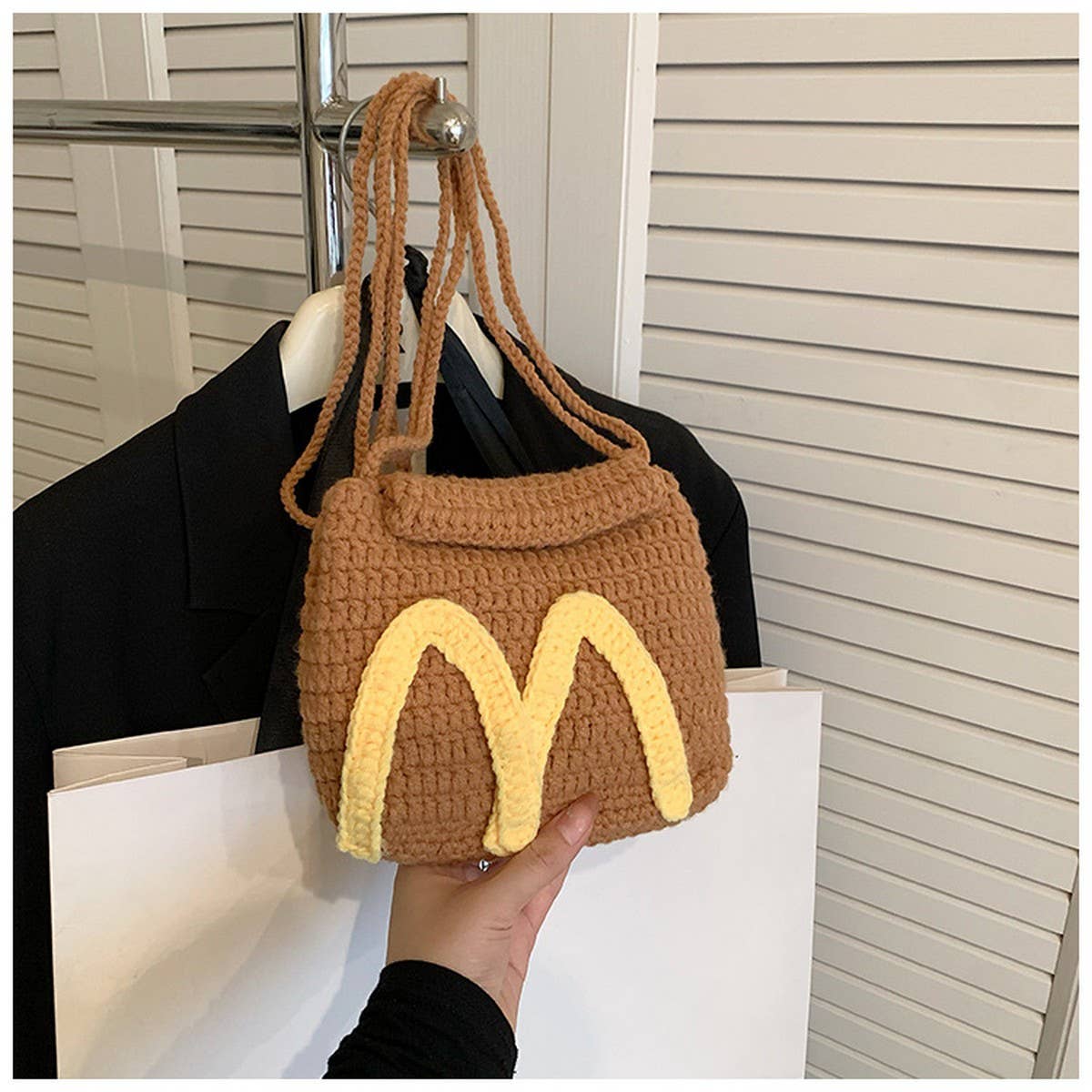 VERSATILE HAND-KNITTED M LETTER BAG_CWAB2421