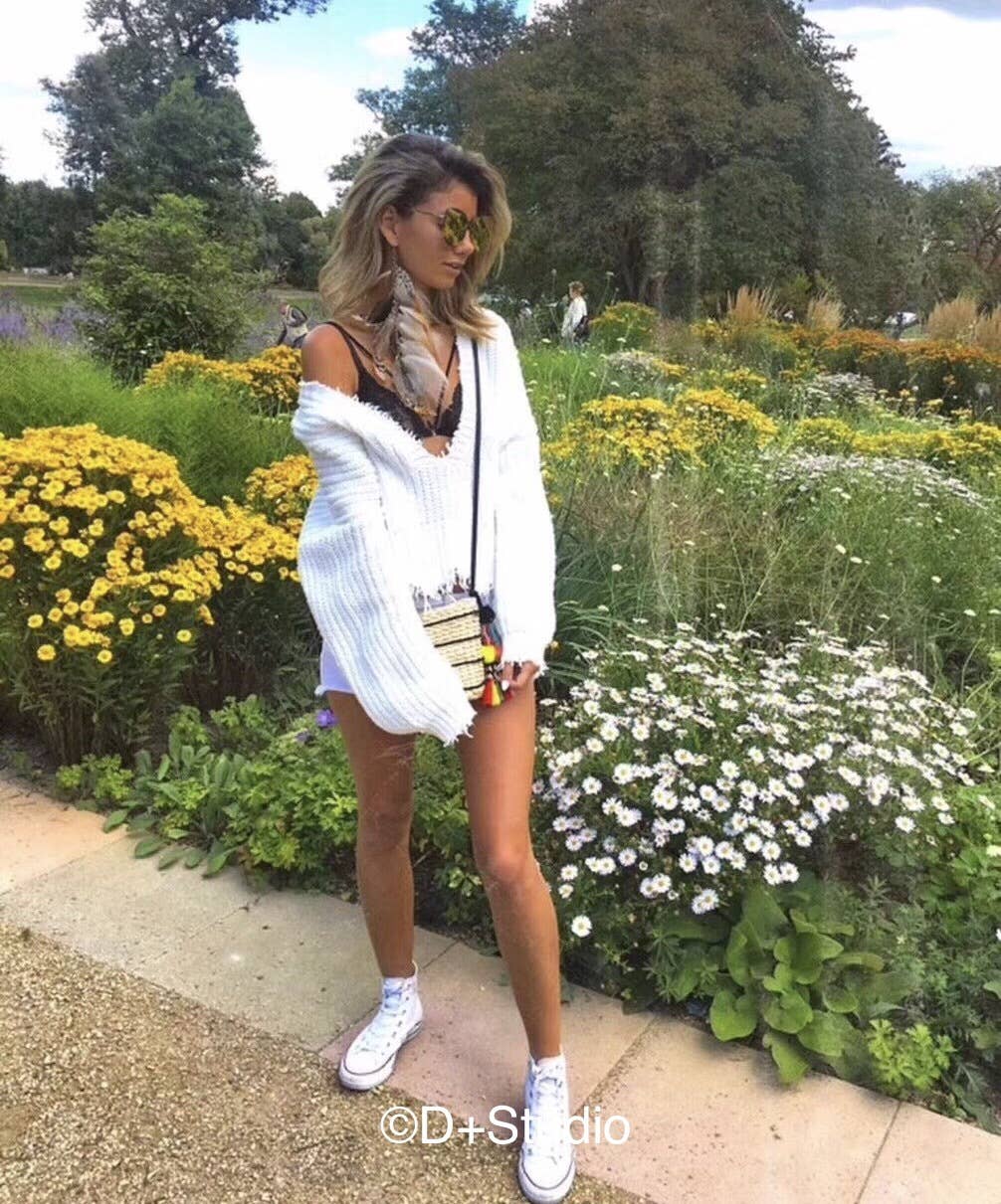 BIG V-NECK TWO FRINGE SWEATERS