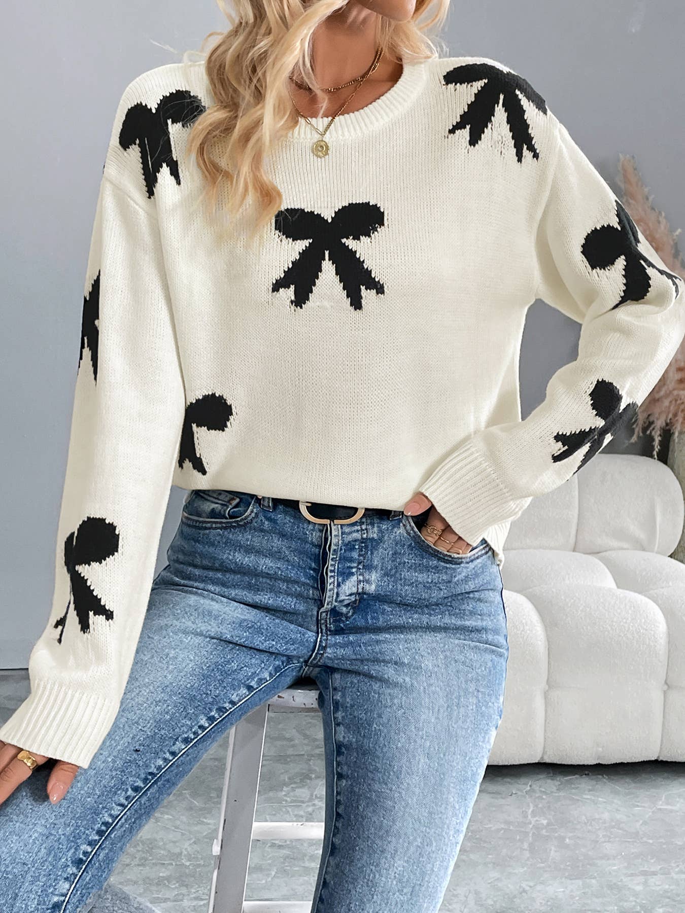 Casual and simple bow jacquard knitted sweater