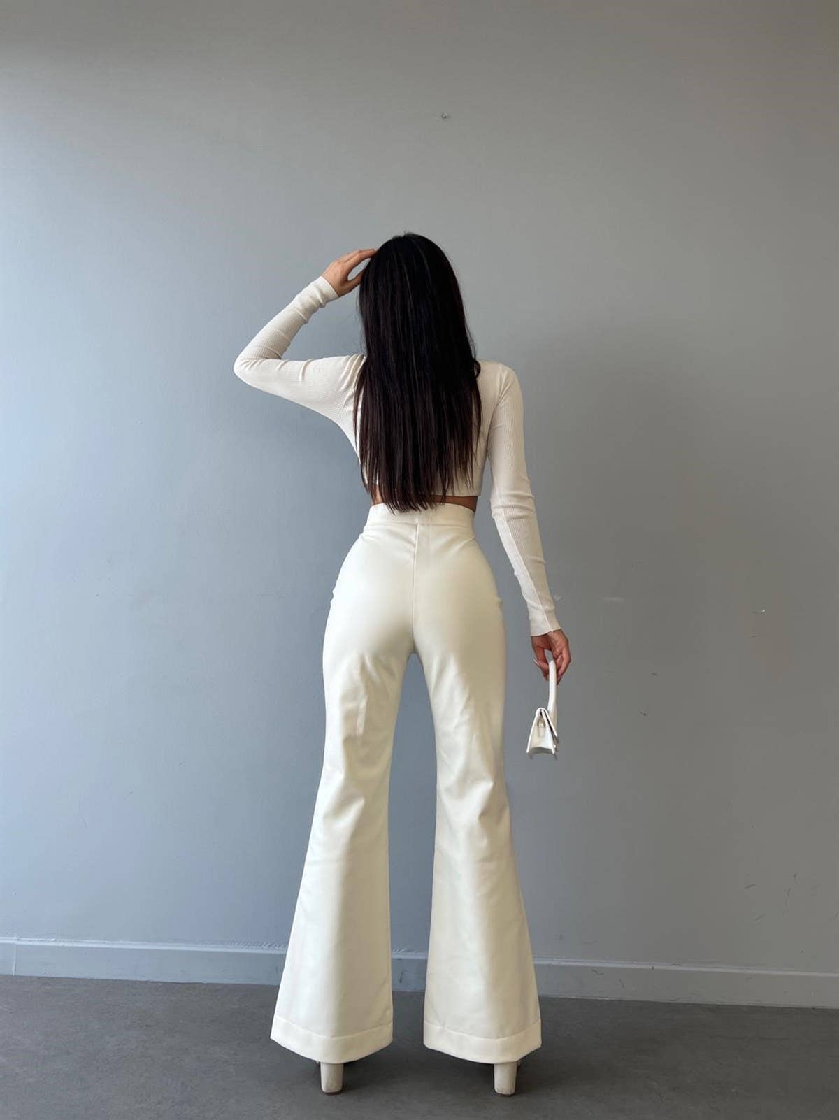 FIT HOTTIE FLARES WITH HIGH-WAISTED LEATHER PANTS