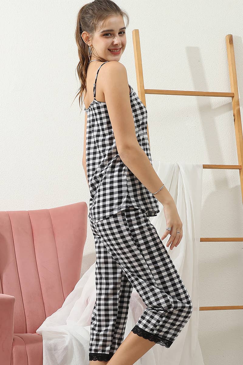 CWSPJ037_LACE DETAILED TOP AND CAPRI PANTS SET