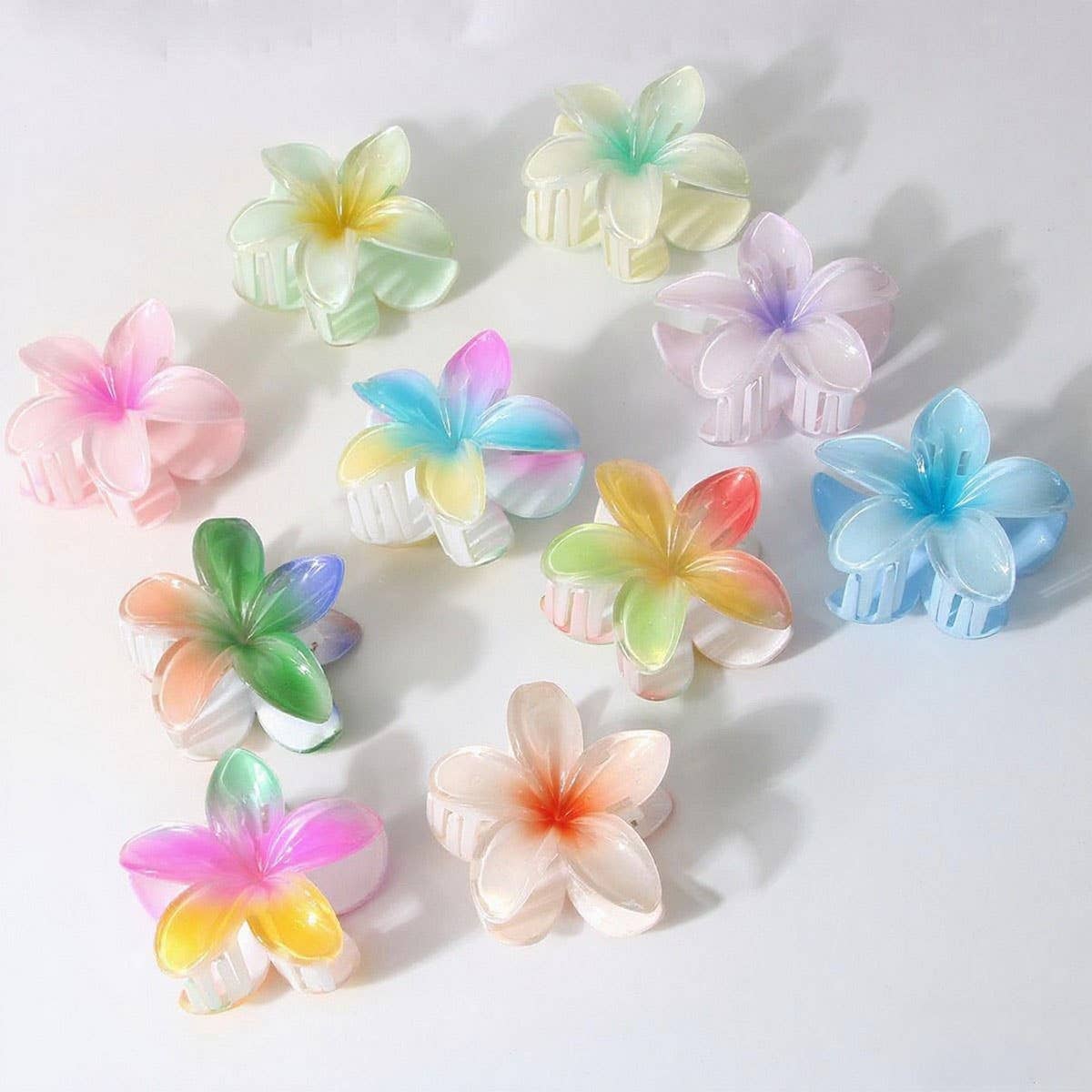 CWAHA07429_PEARL GRADIENT PLUMERIA HAIR CLAW CLIP LARGE