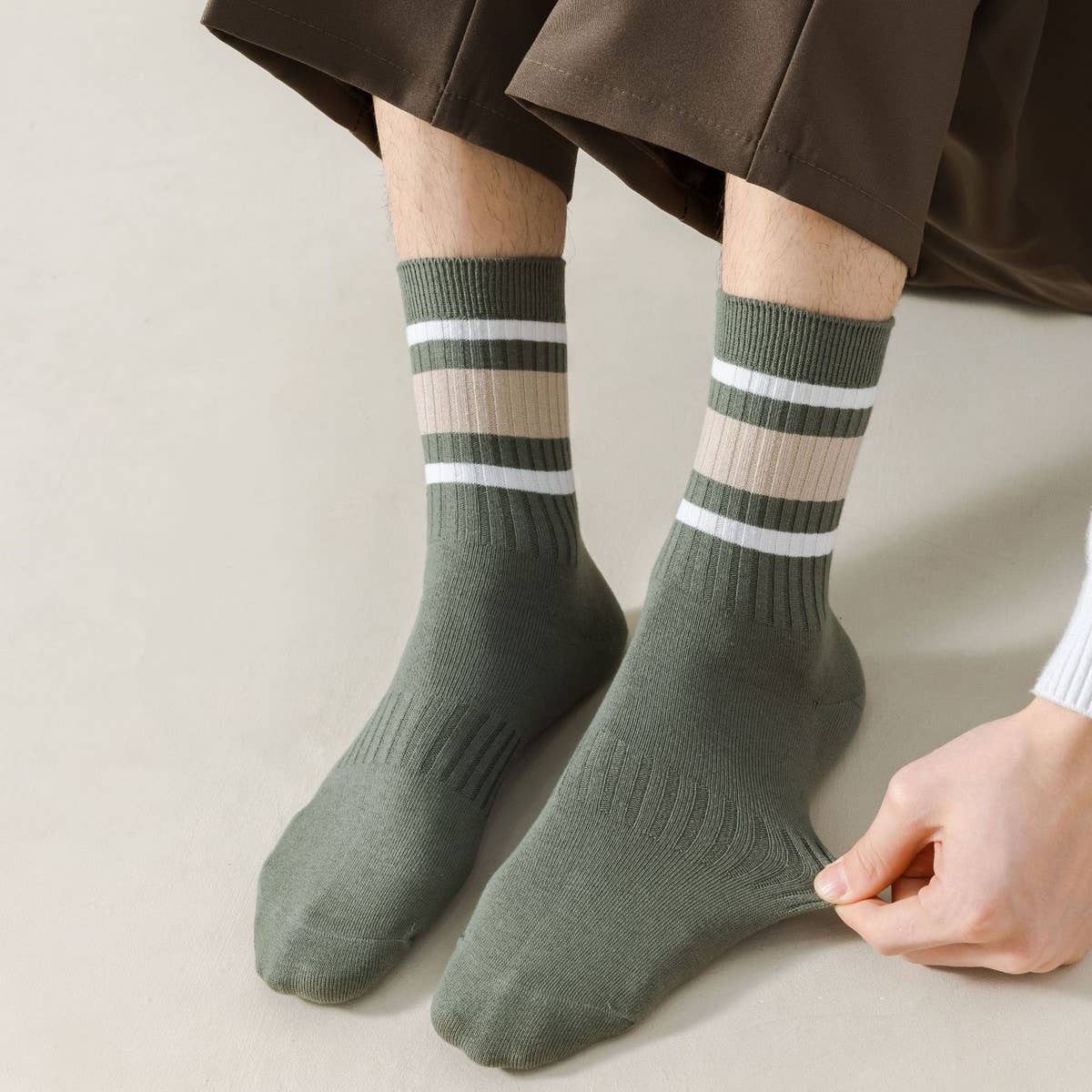 NEW VERSATILE STRIPED SPORTS COTTON MID-CALF SOCKS_CWMS1354