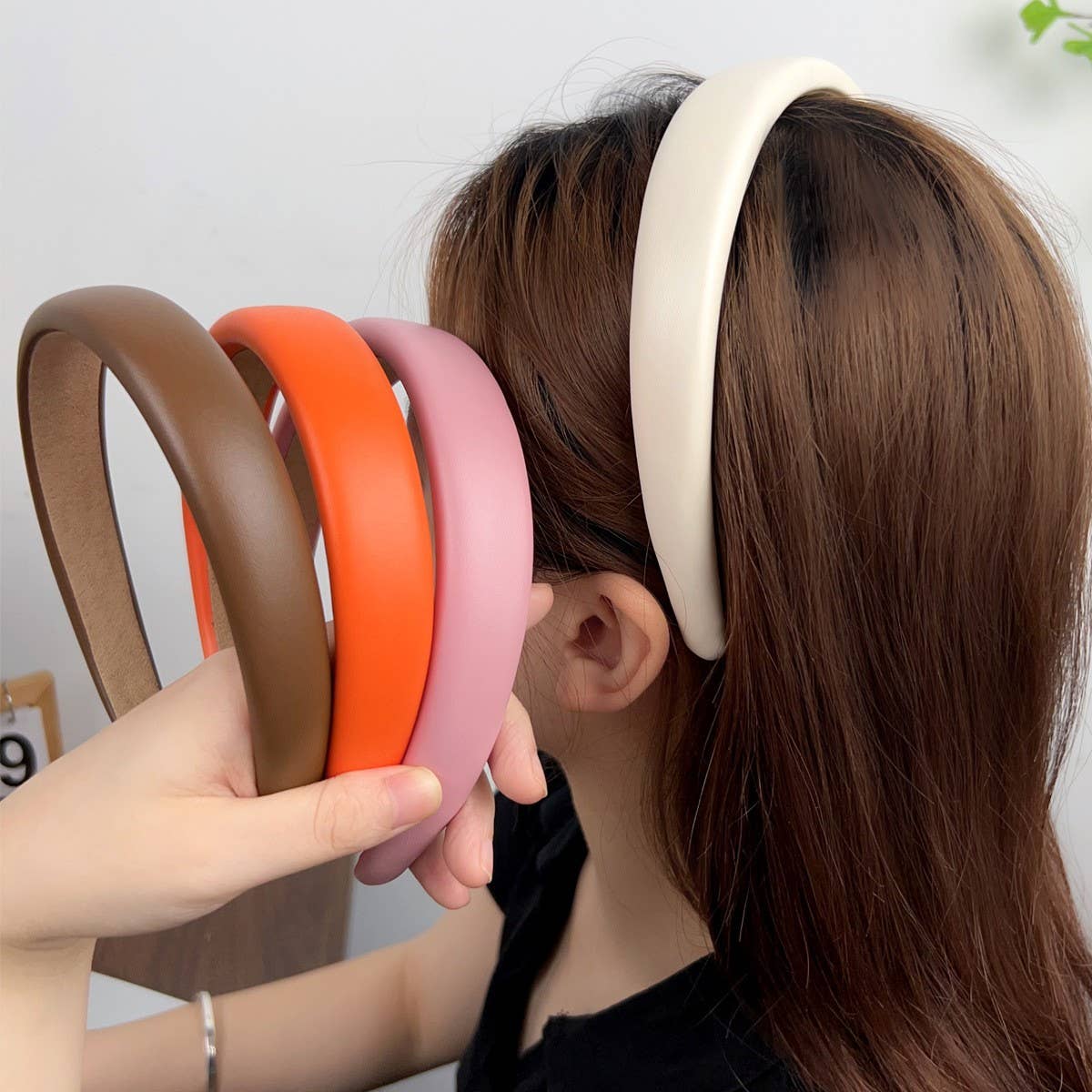 TEXTURED SOLID COLOR WIDE BRIM HIGH TOP HEADBAND
