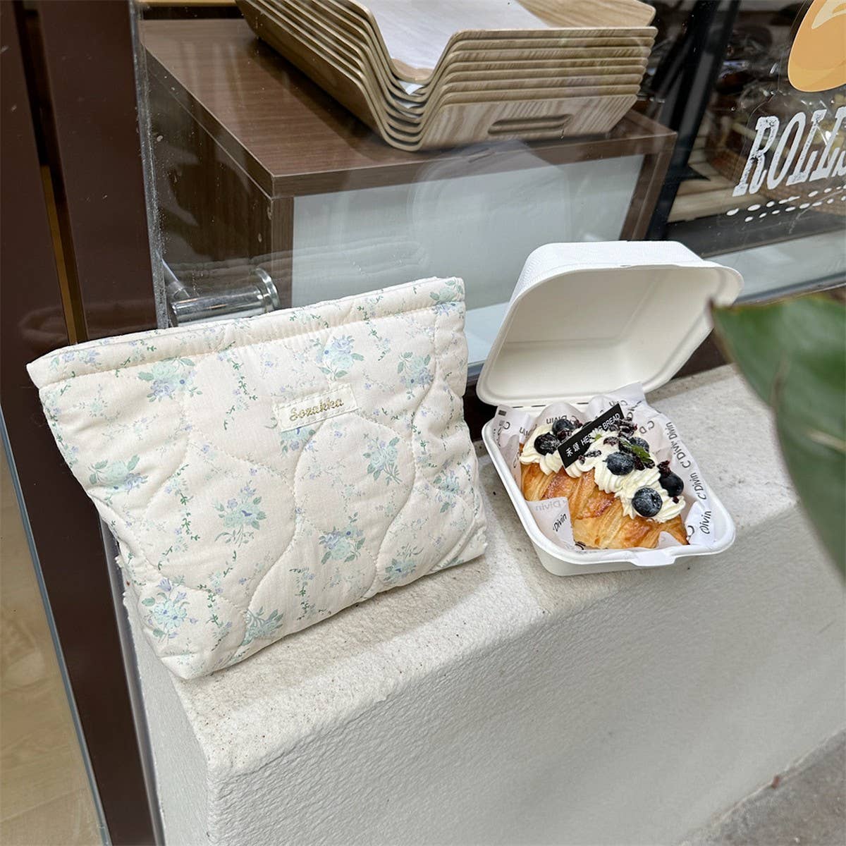 CWAB5816_CARTOON FLOWER BEAR QUILTED LINED CLUTCH