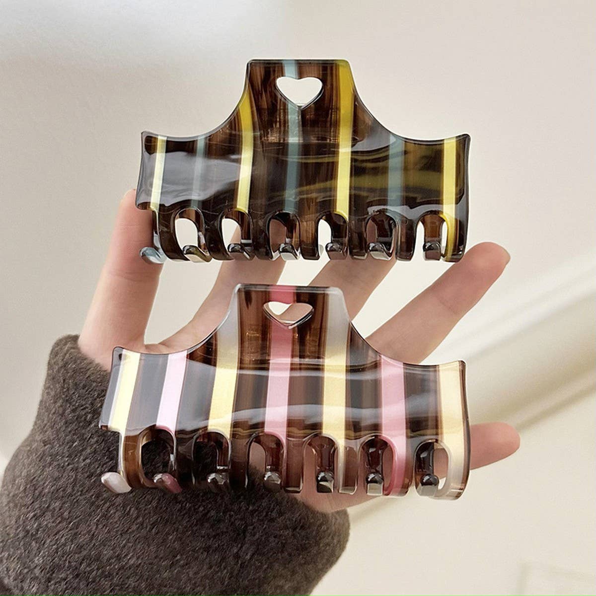 CONTRAST SQUARE STRIPE HAIR CLIP