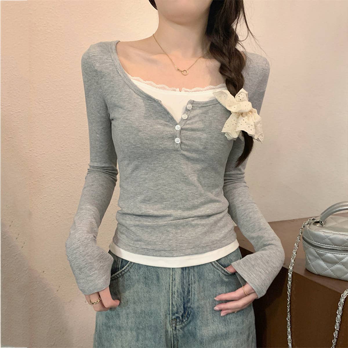 COLOR MATCHING FAKE TWO SINGLE SLIM-FIT TOP