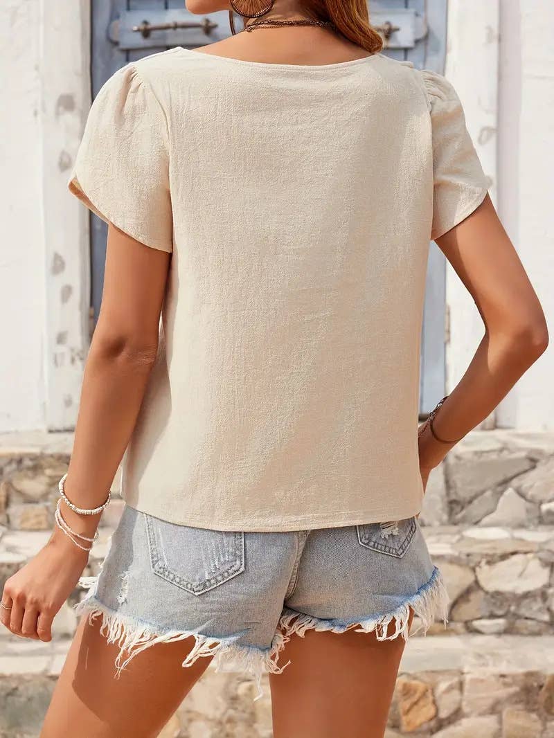 Form-fitting knit short-sleeved slant-neck top