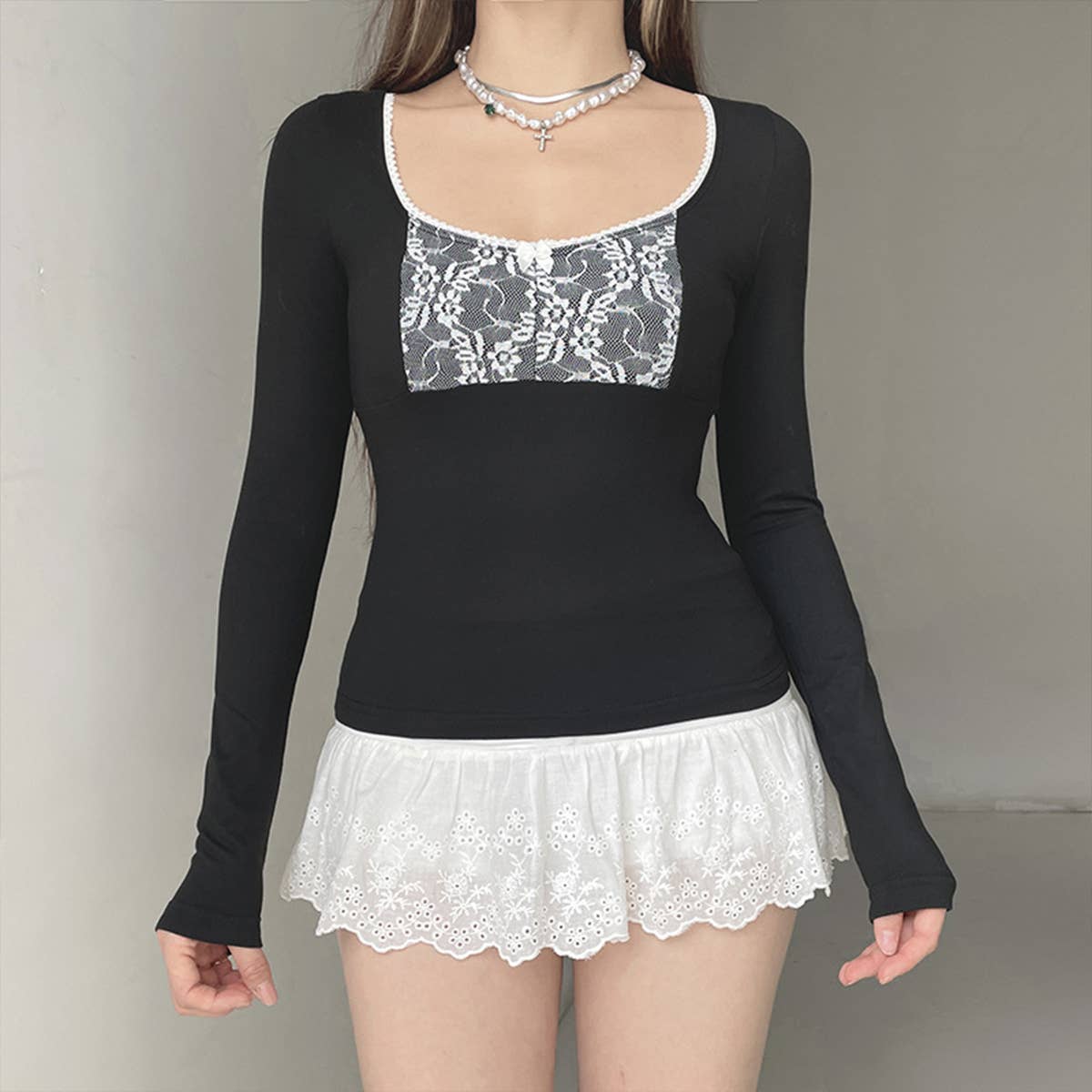 Crew-neck lace patchwork long-sleeved T-shirt