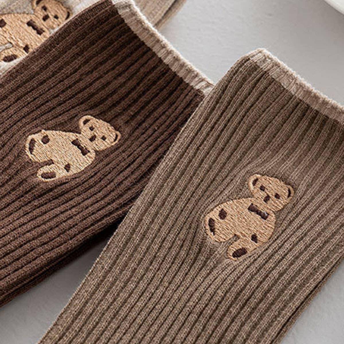 Brown Bear Embroidery Cotton Crew socks_CWMS1352